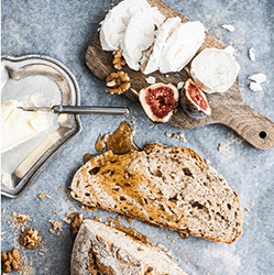 CHLEB NA MLEKU KOZIM